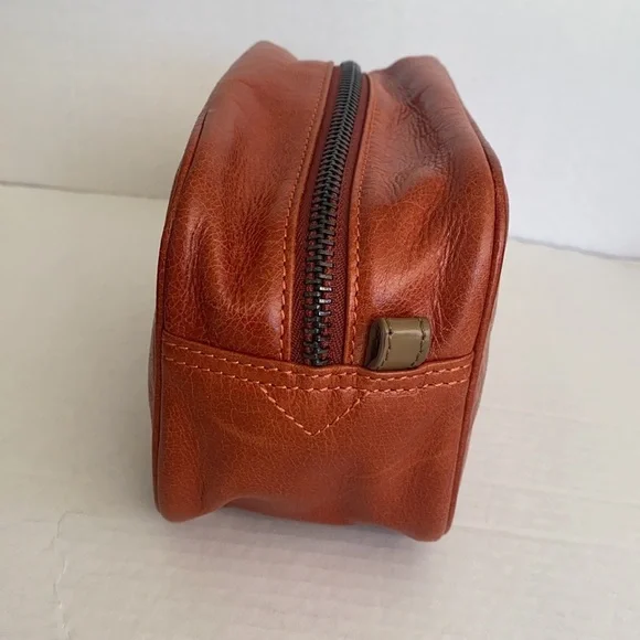 New GUESS Mens Brown Leather Messenger Bag - Picture 4 of 9